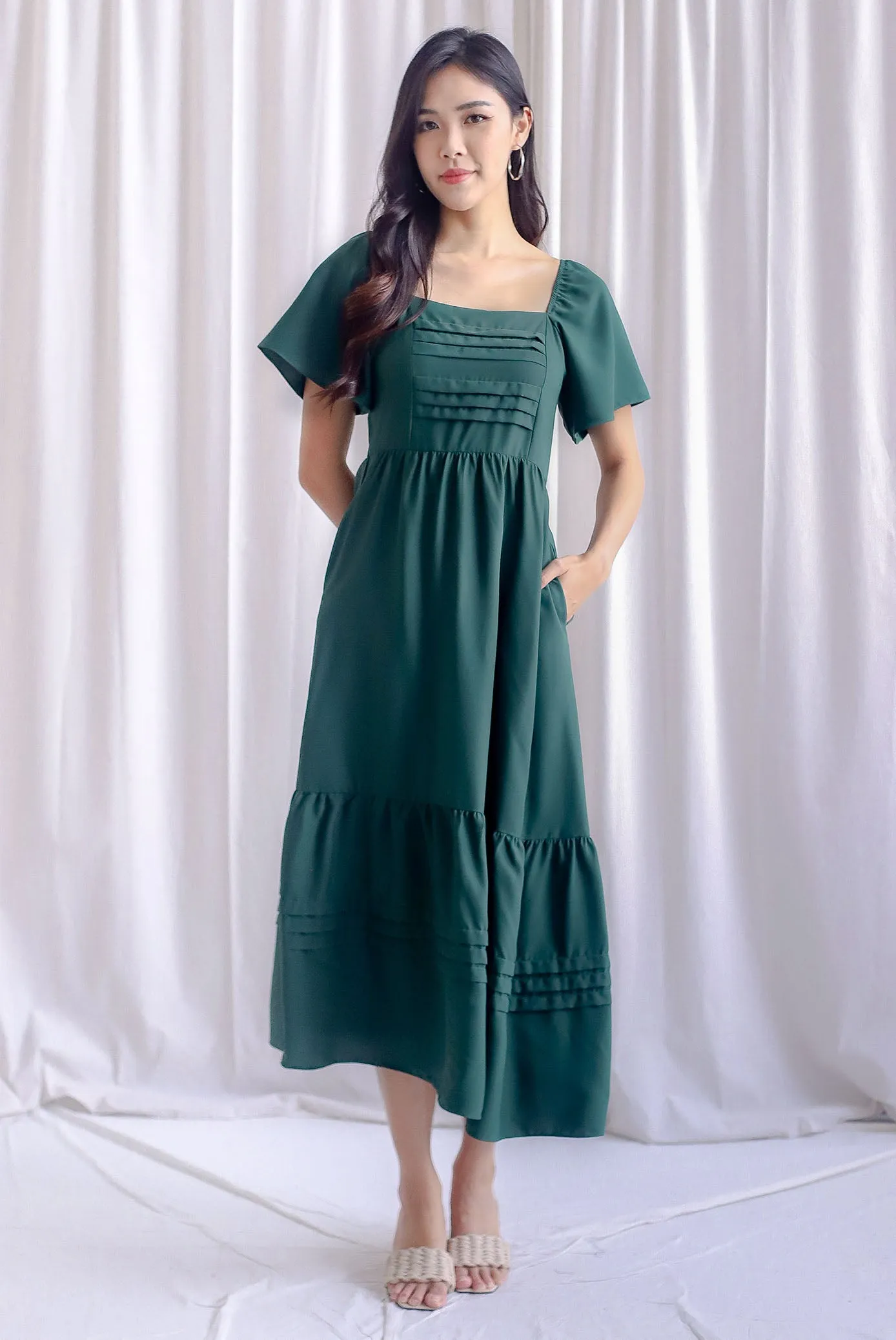 Bevelia Flutter Sleeve Pleated Maxi Dress In Forest Green