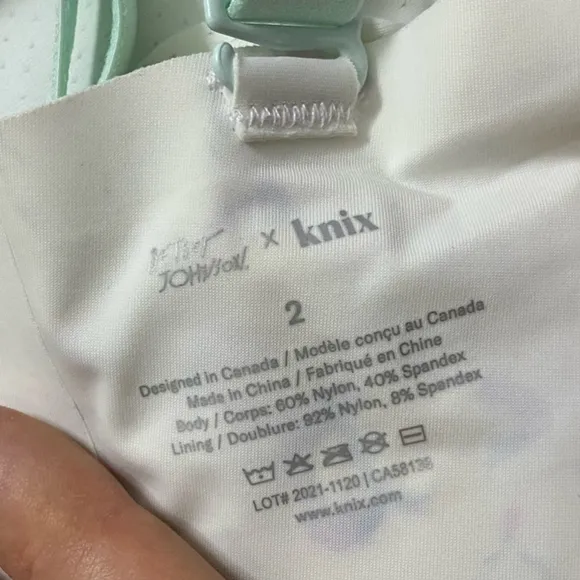Knix - Padded V-Neck Bra Thin Strap