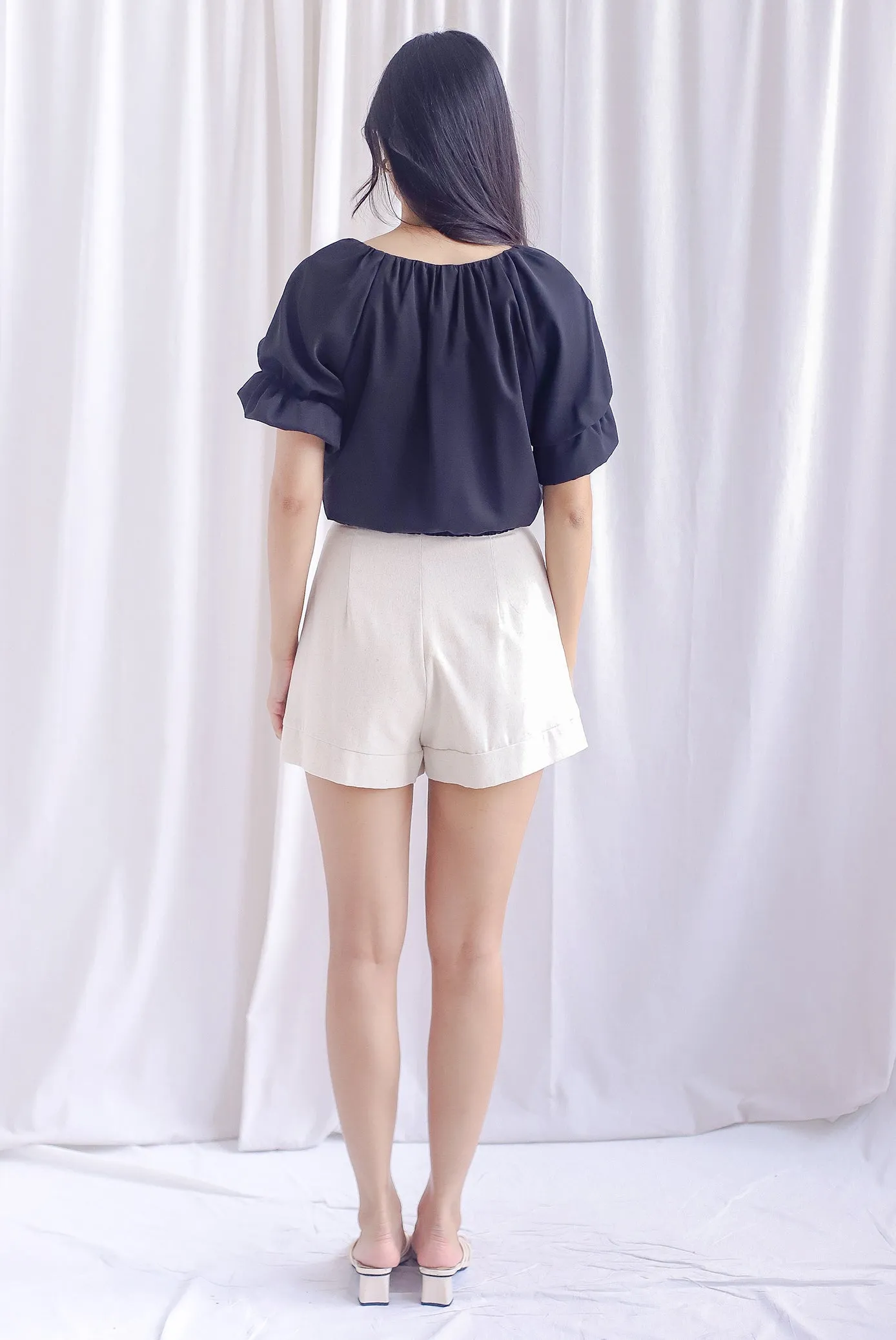 Maive Balloon Sleeve Ruffle Top In Black