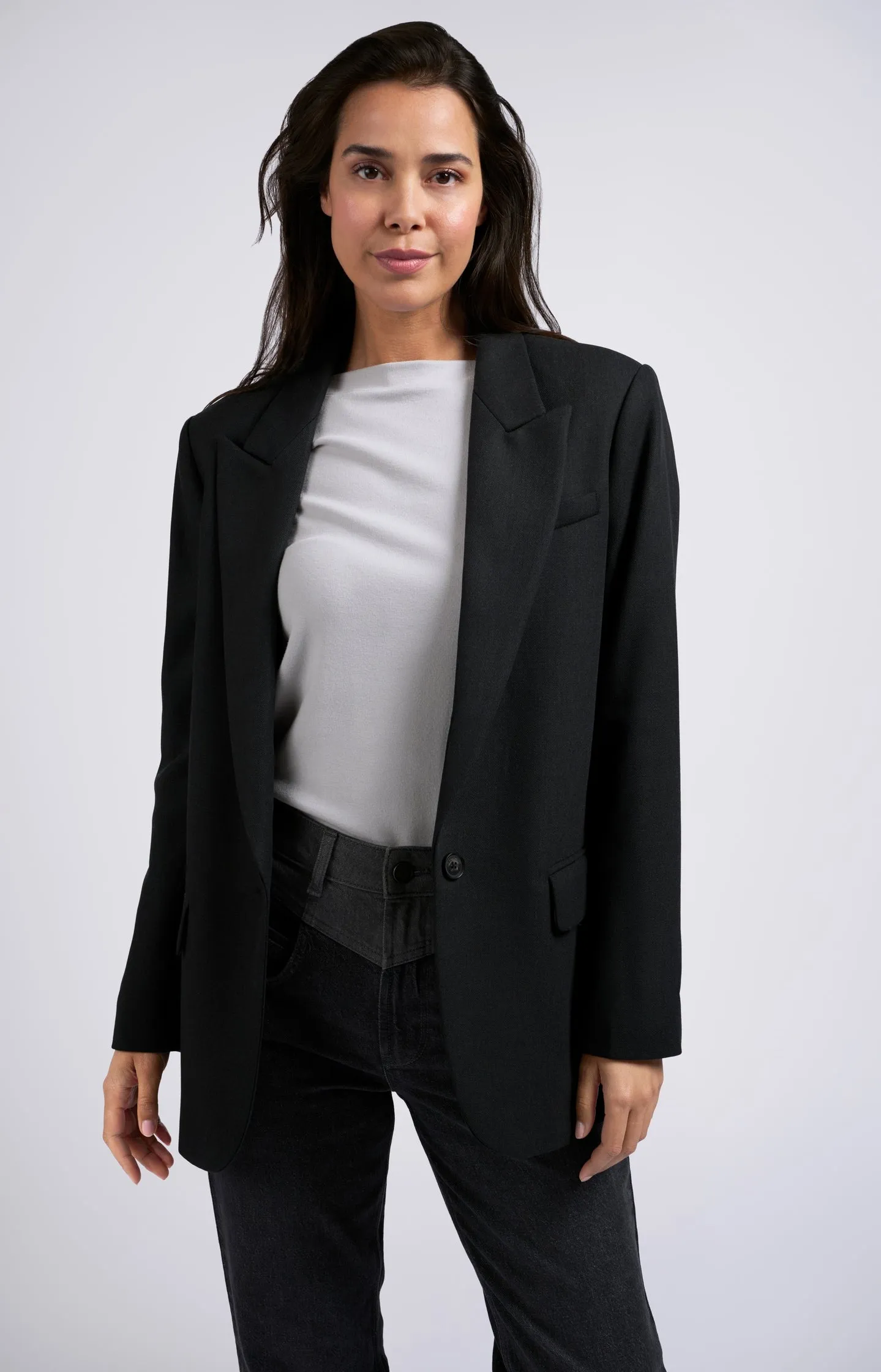 Oversized long sleeve blazer with pockets and single button