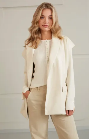 Oversized sleeveless blazer with collar and pockets