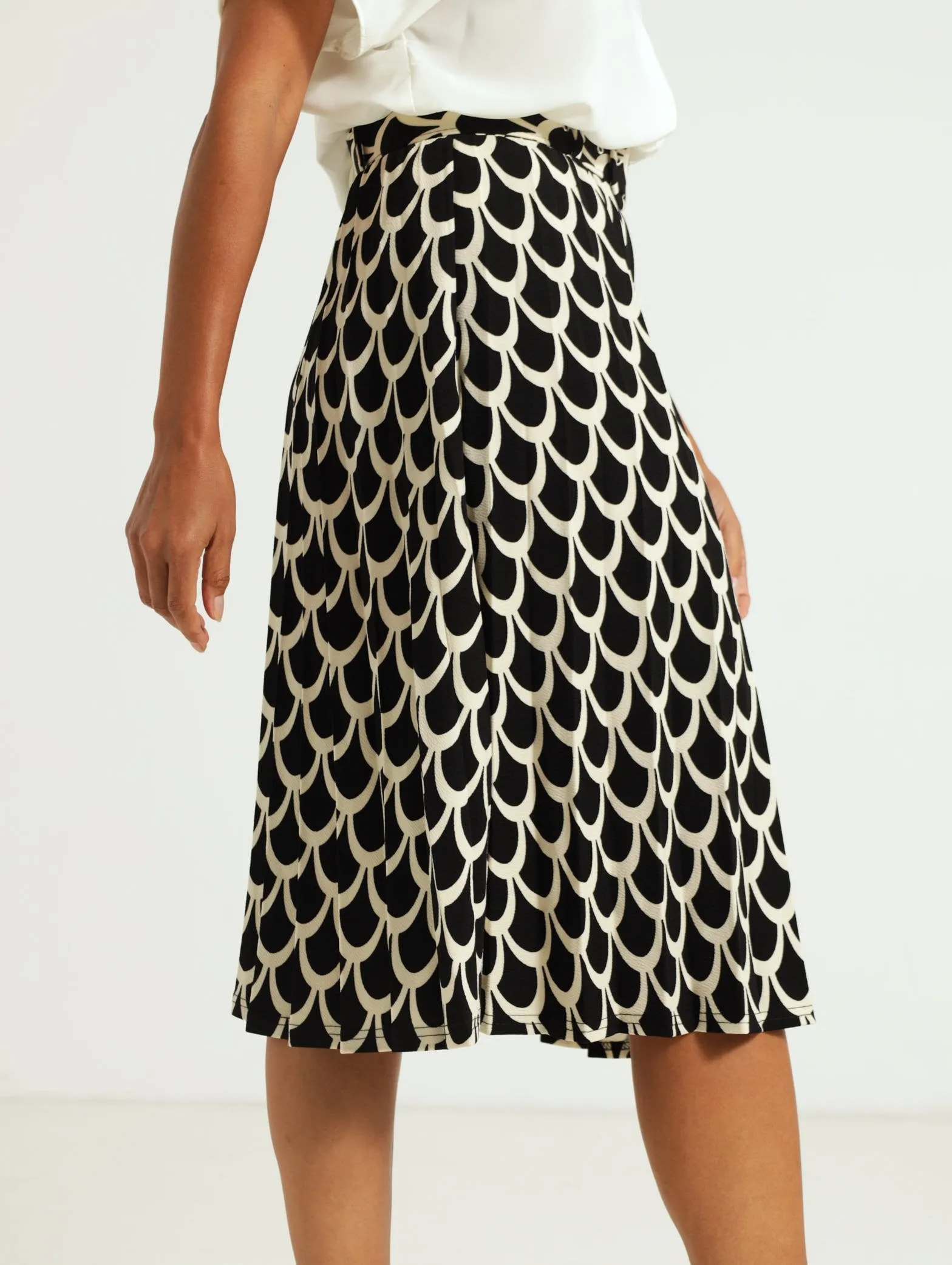 Pleated Skirt With Self Fabric Belt - Black/Cream