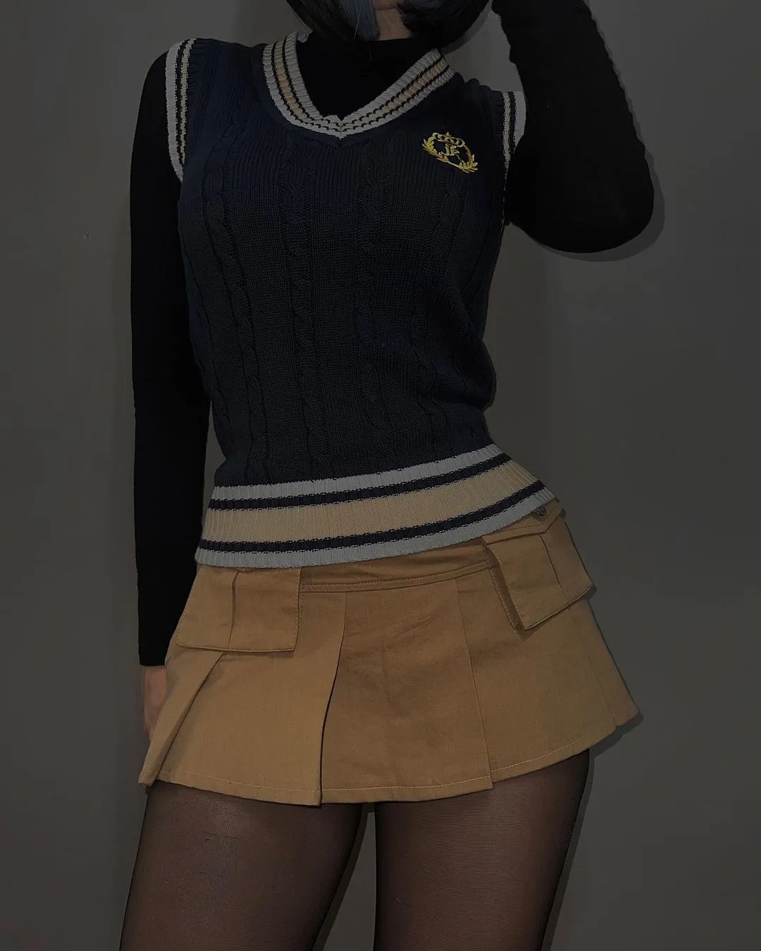 "JK EMBROIDERED V-NECK SWEATER" VEST N081404