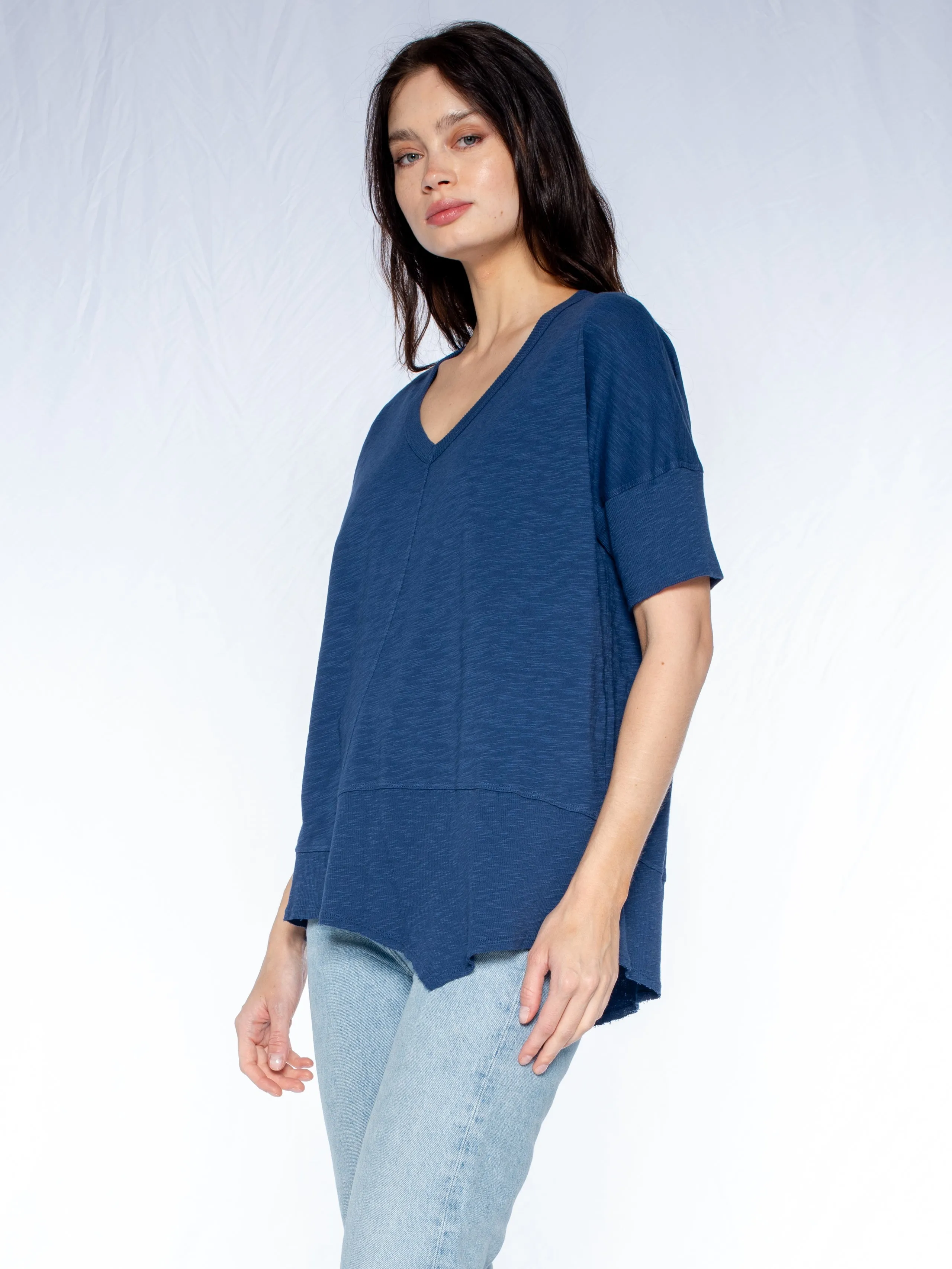 V-Neck Short Sleeve Tee w/Rib Slanted Hem