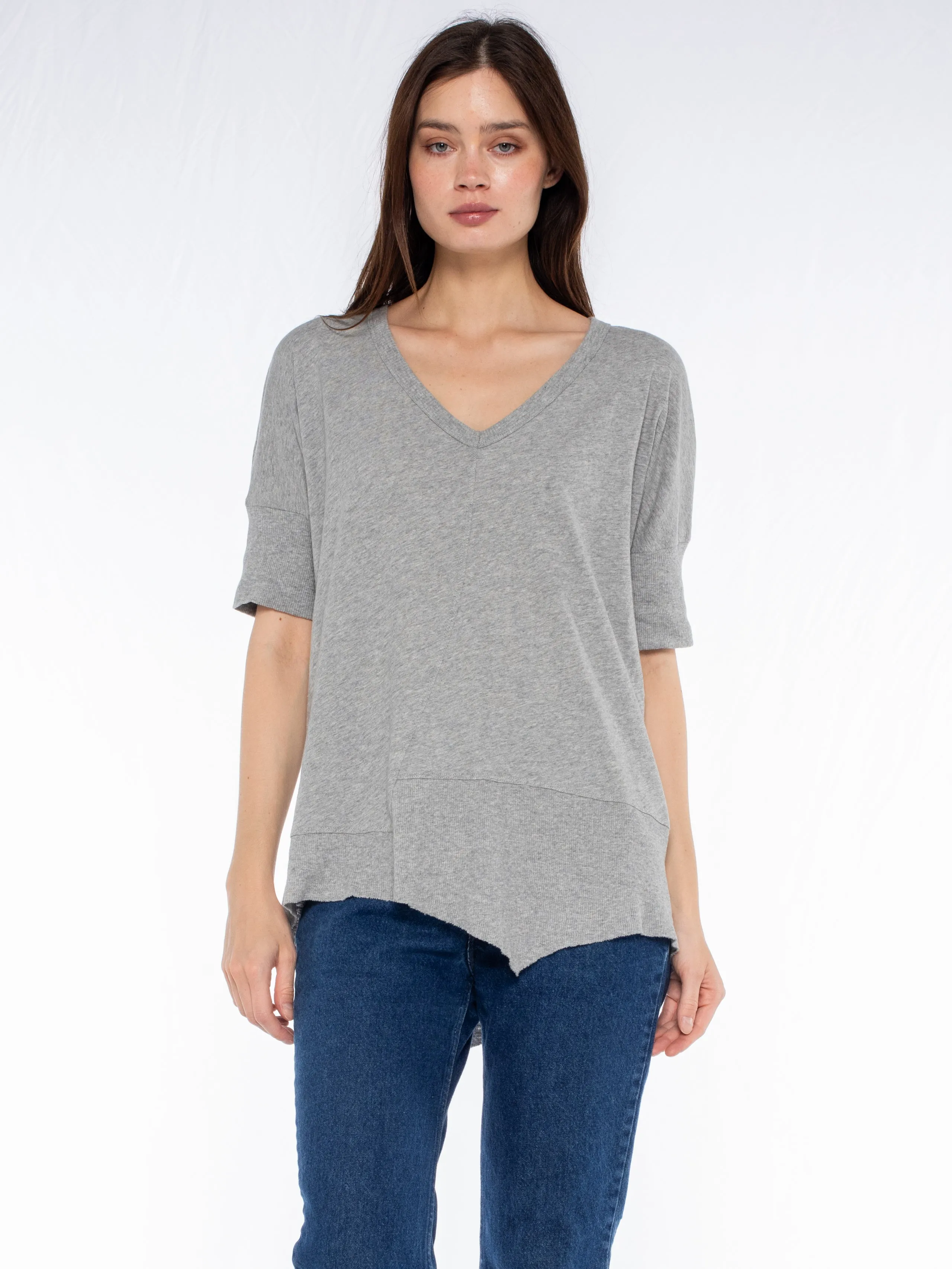 V-Neck Short Sleeve Tee w/Rib Slanted Hem