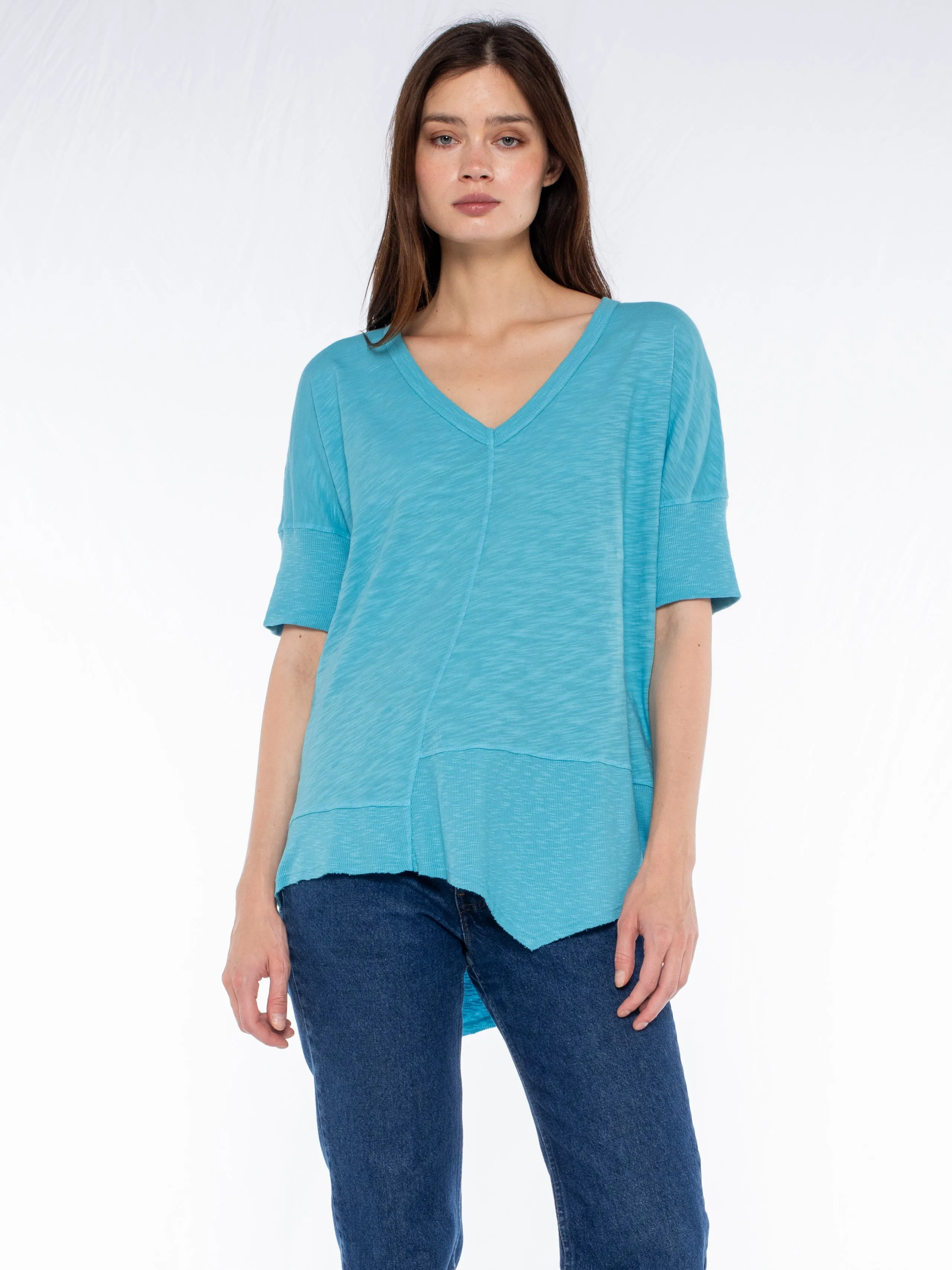 V-Neck Short Sleeve Tee w/Rib Slanted Hem