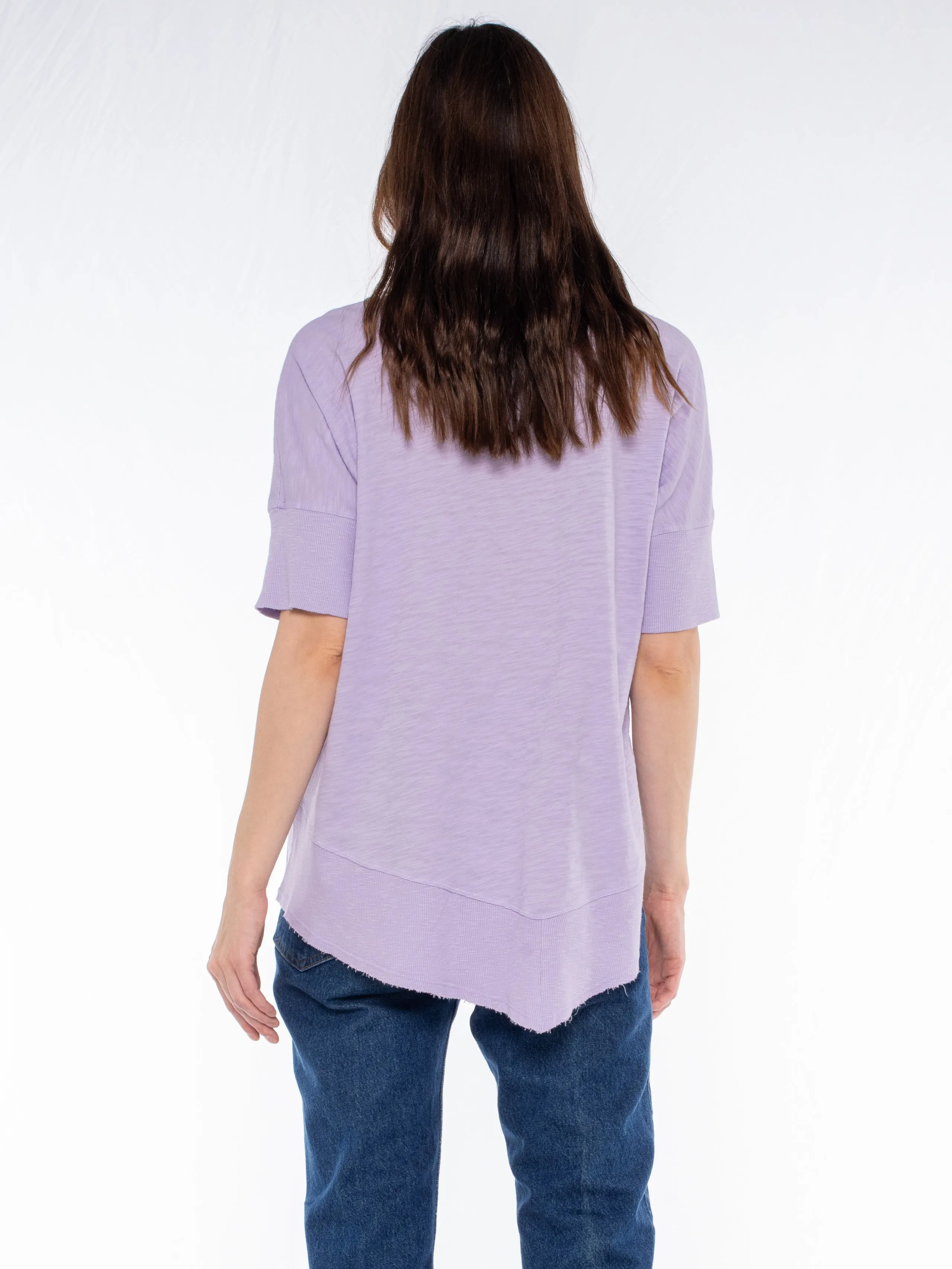 V-Neck Short Sleeve Tee w/Rib Slanted Hem