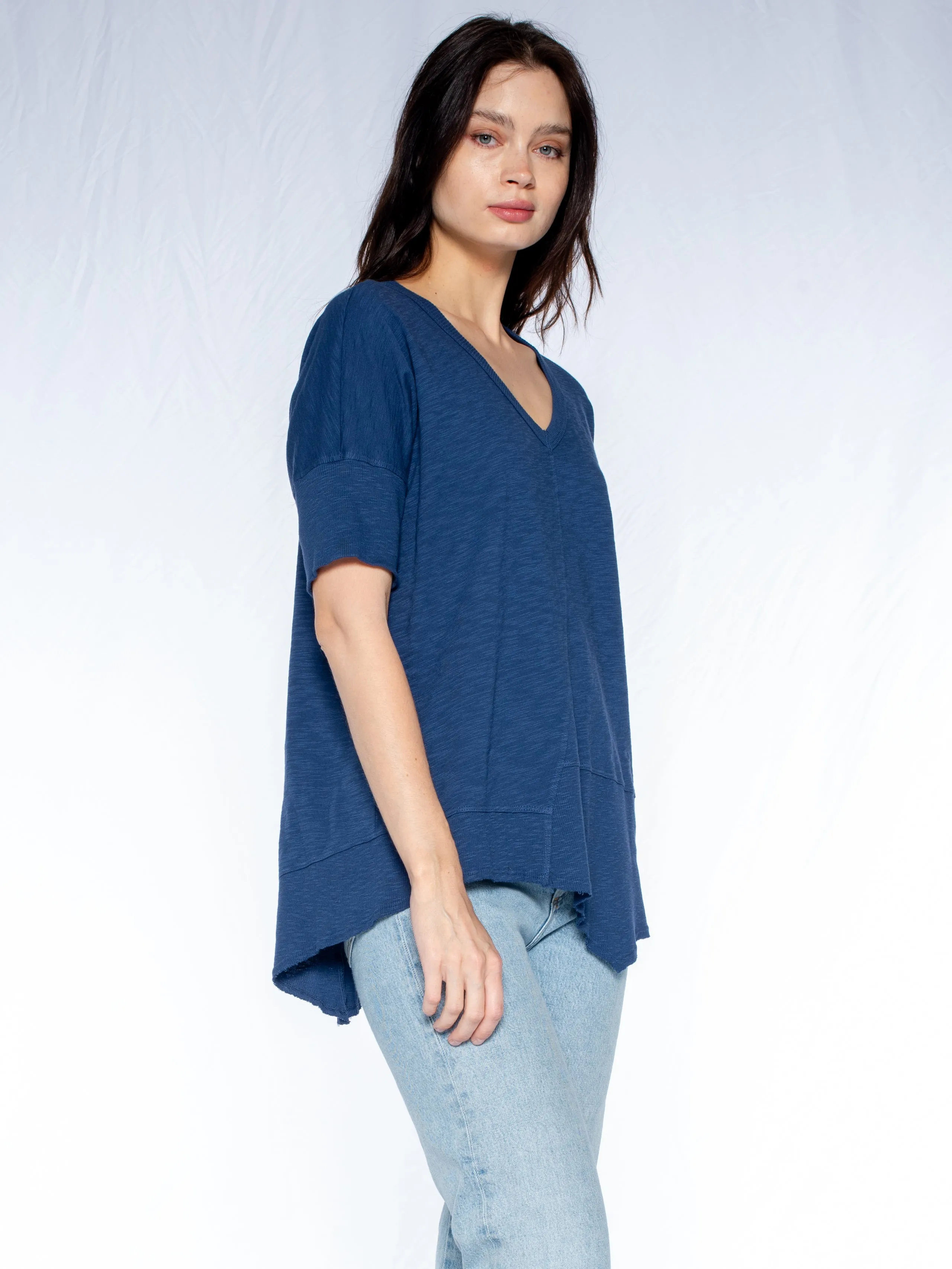 V-Neck Short Sleeve Tee w/Rib Slanted Hem