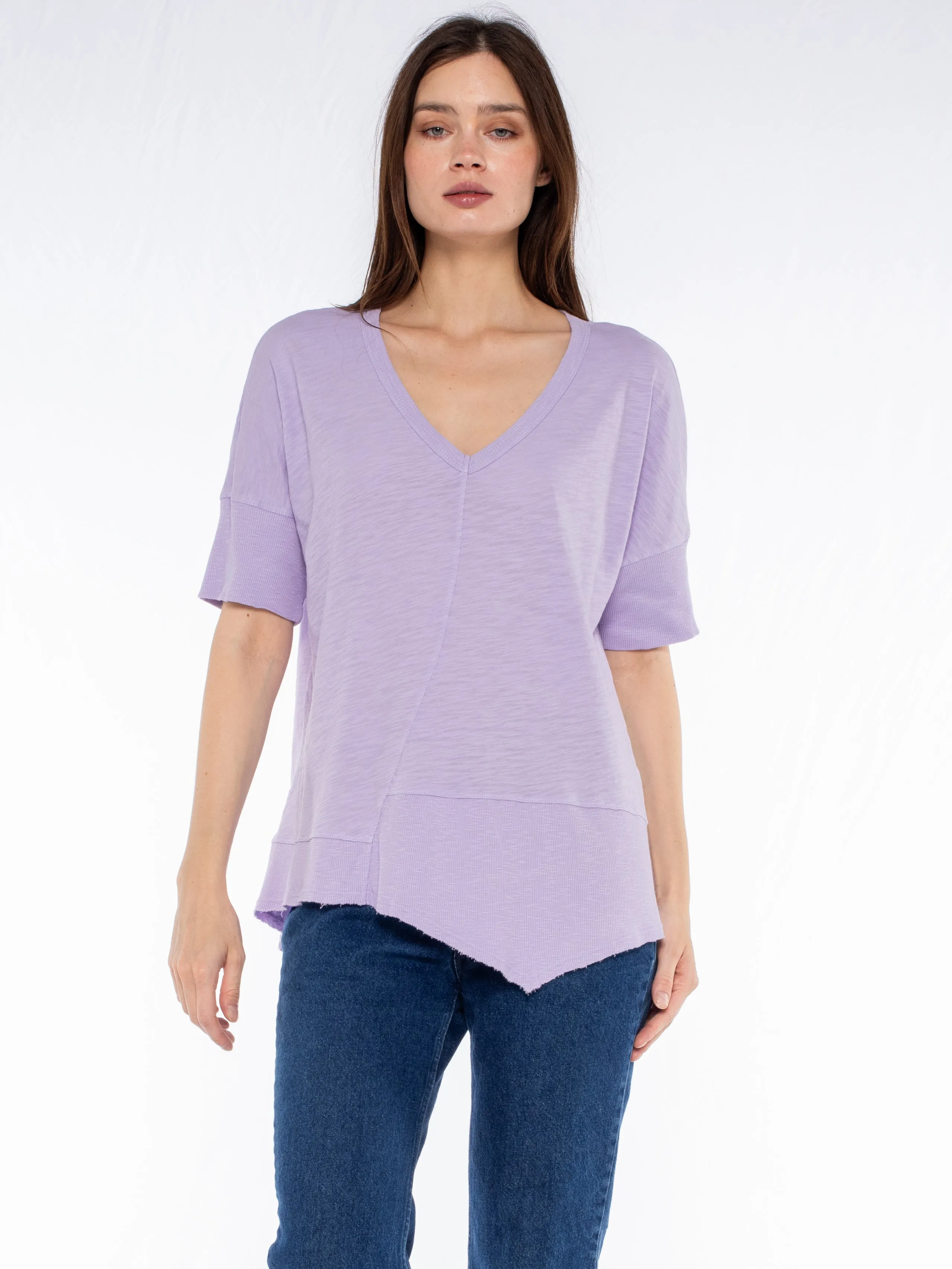V-Neck Short Sleeve Tee w/Rib Slanted Hem