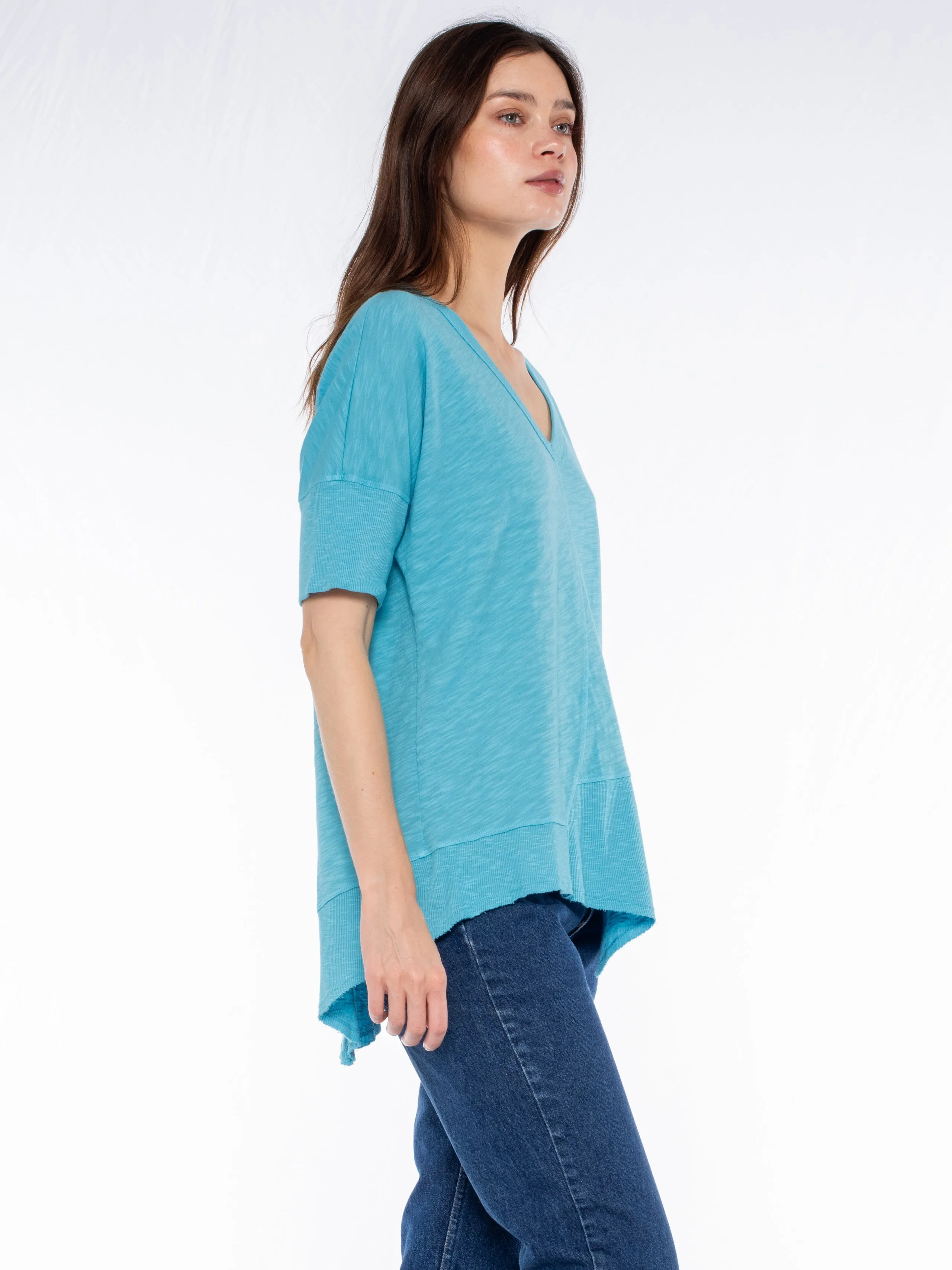 V-Neck Short Sleeve Tee w/Rib Slanted Hem
