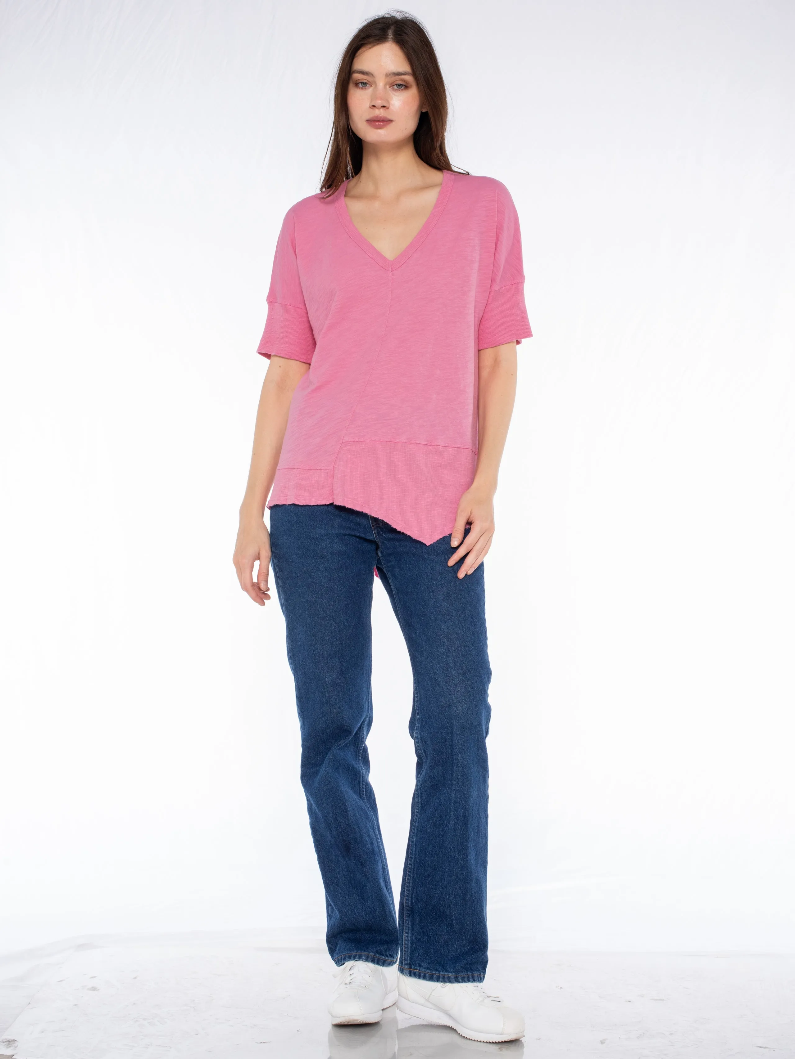 V-Neck Short Sleeve Tee w/Rib Slanted Hem
