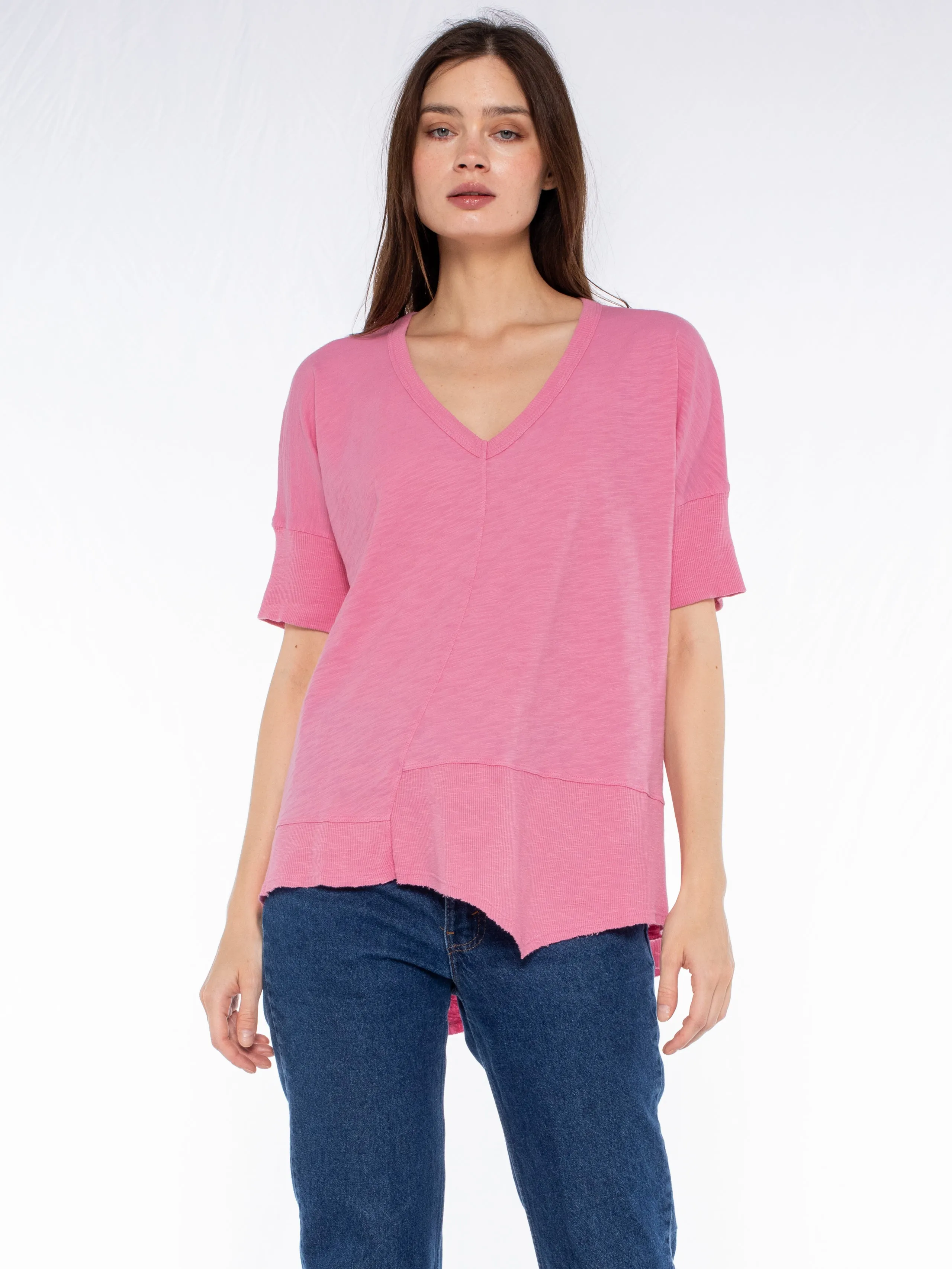 V-Neck Short Sleeve Tee w/Rib Slanted Hem