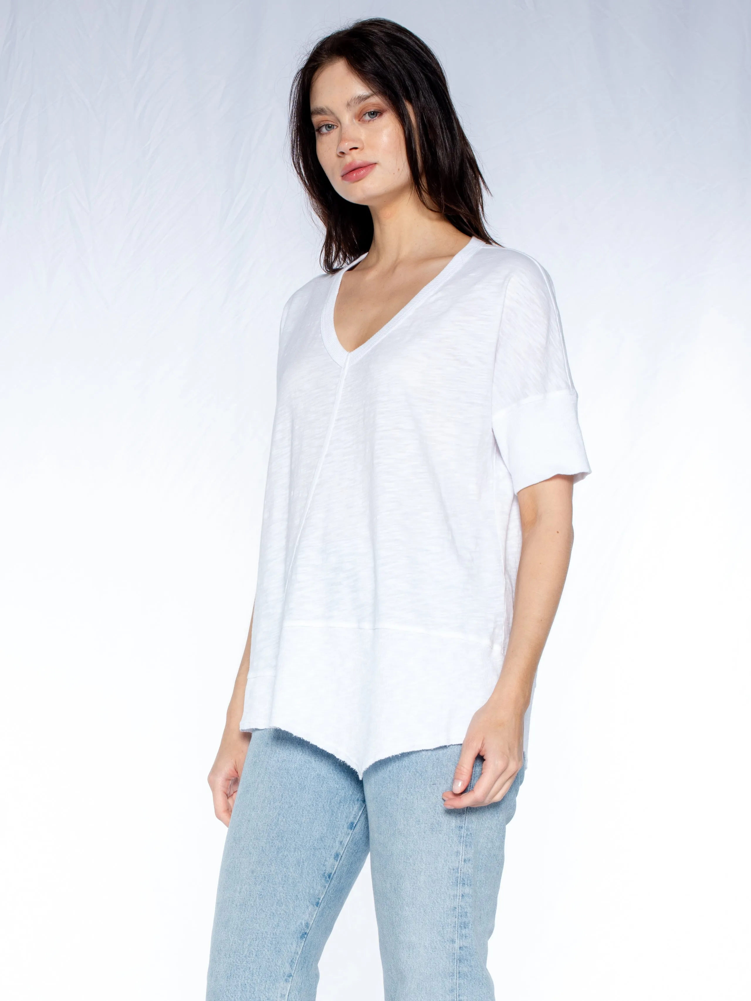 V-Neck Short Sleeve Tee w/Rib Slanted Hem