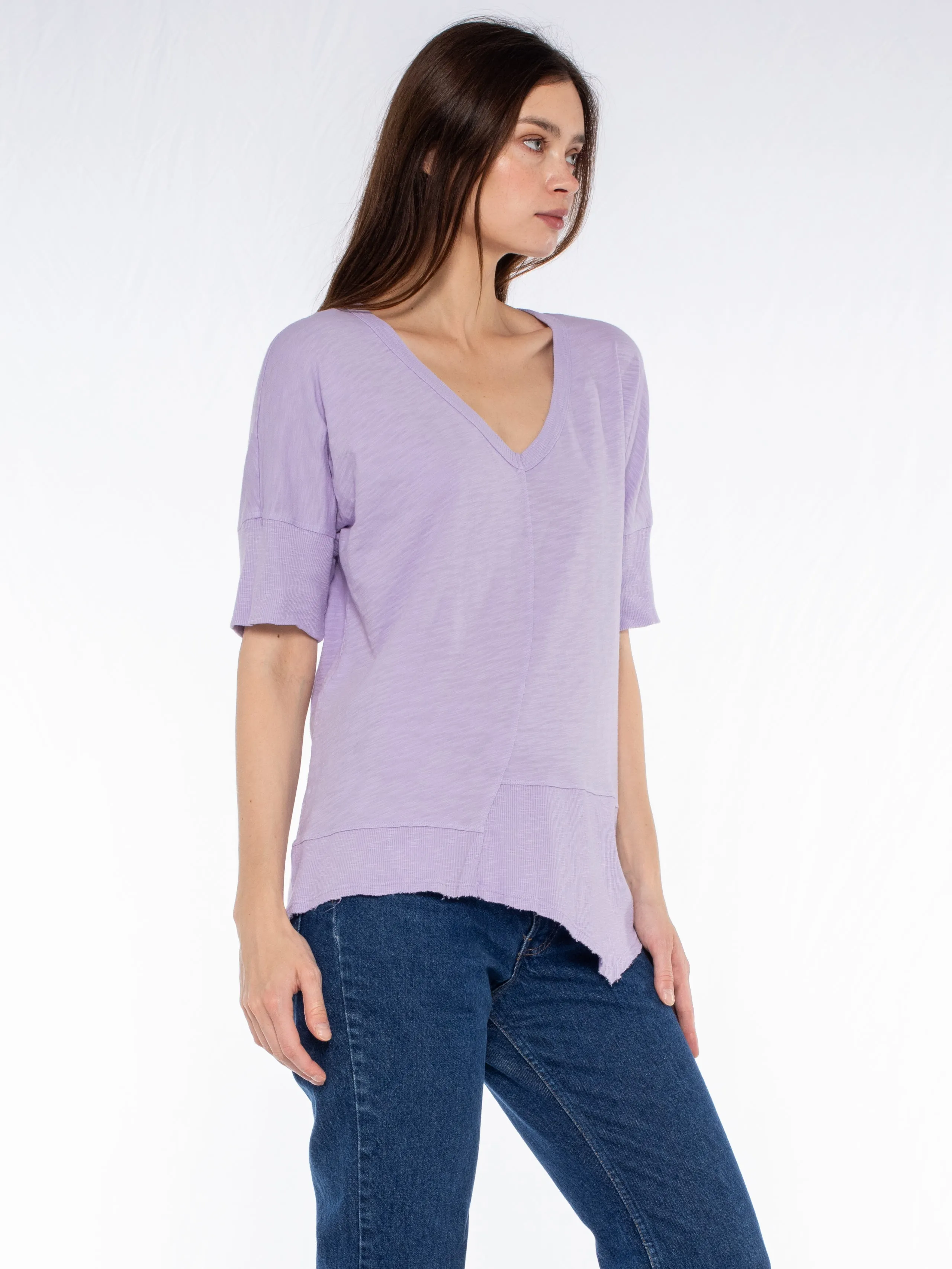V-Neck Short Sleeve Tee w/Rib Slanted Hem
