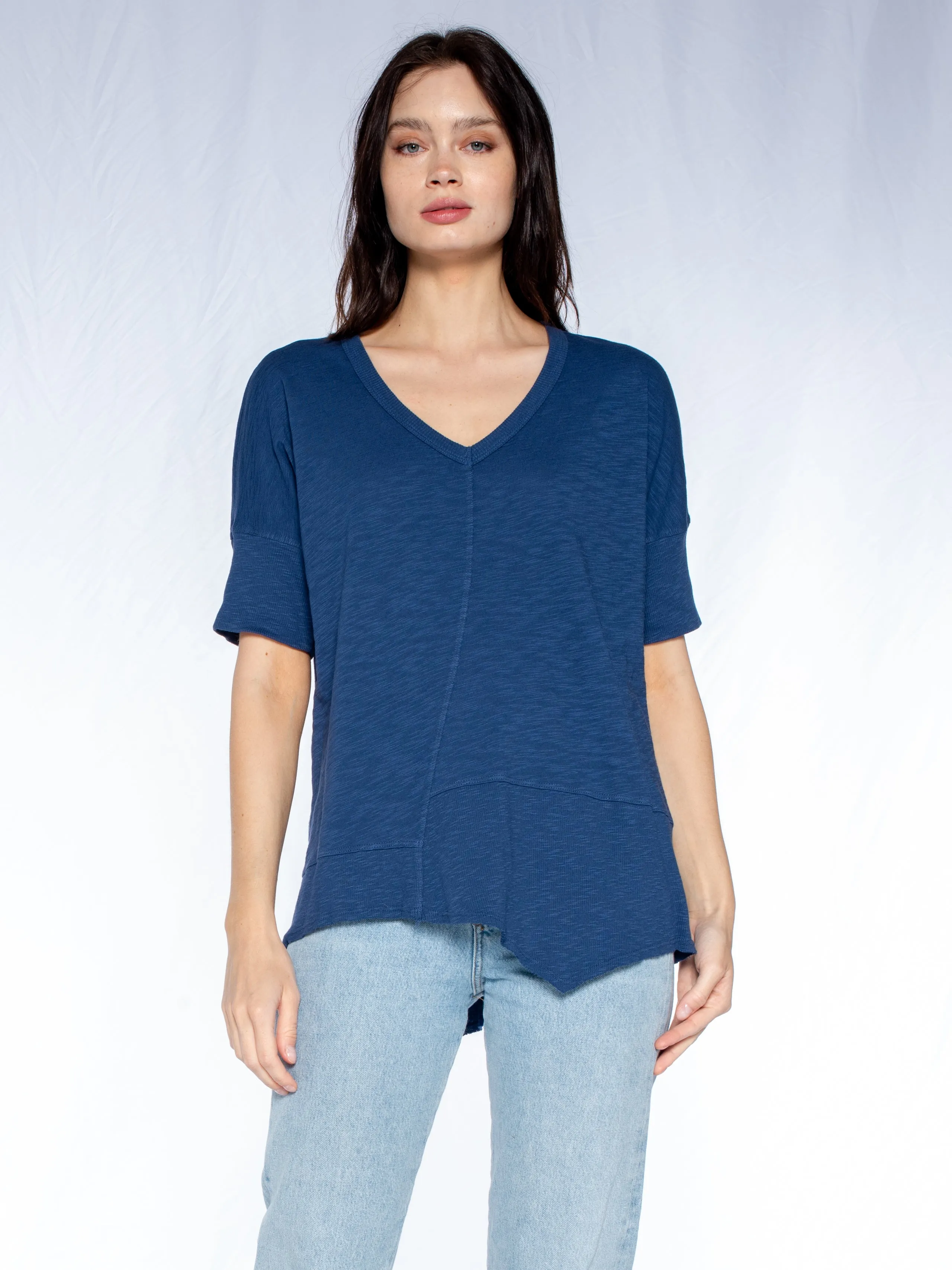 V-Neck Short Sleeve Tee w/Rib Slanted Hem