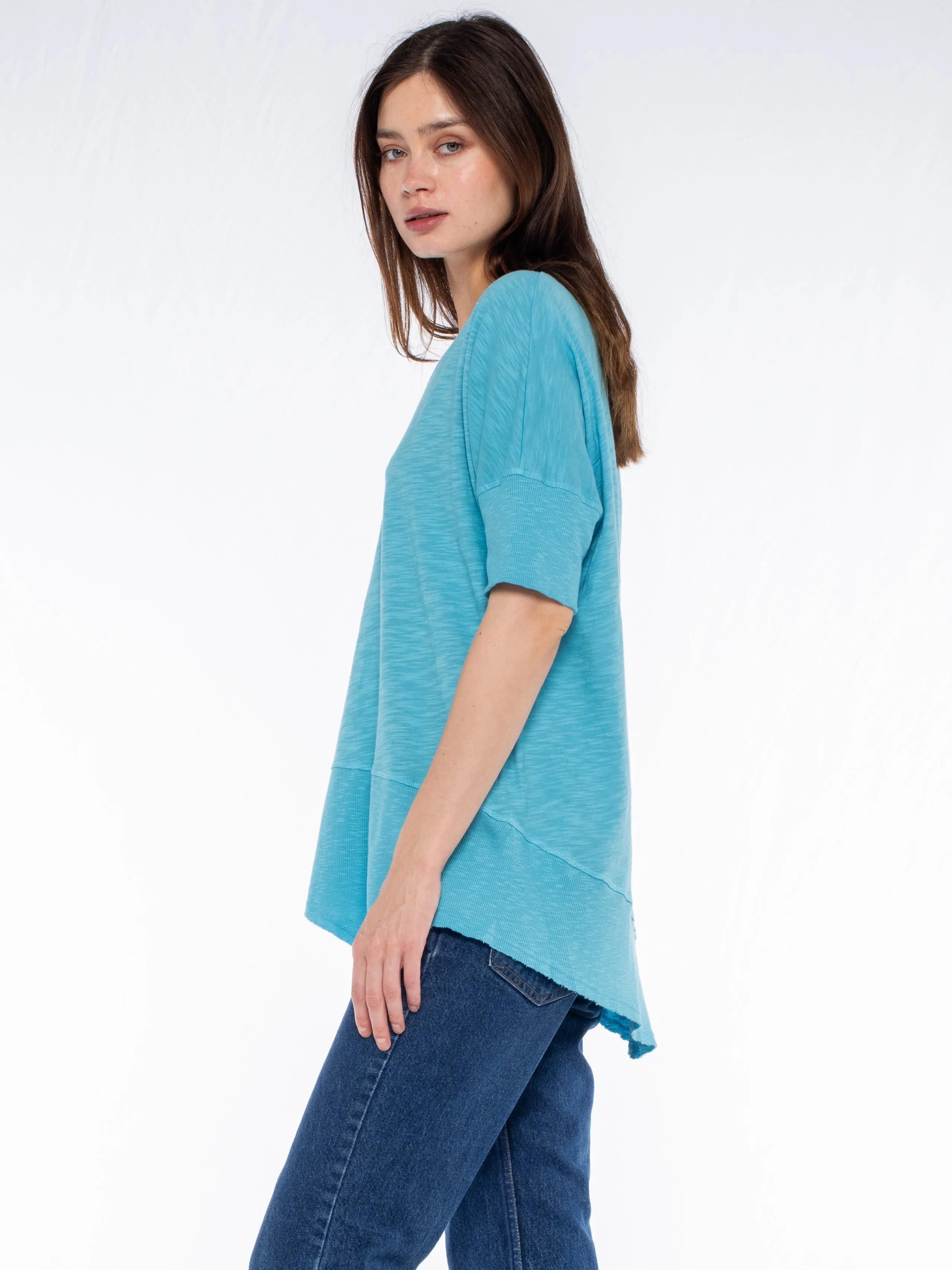 V-Neck Short Sleeve Tee w/Rib Slanted Hem