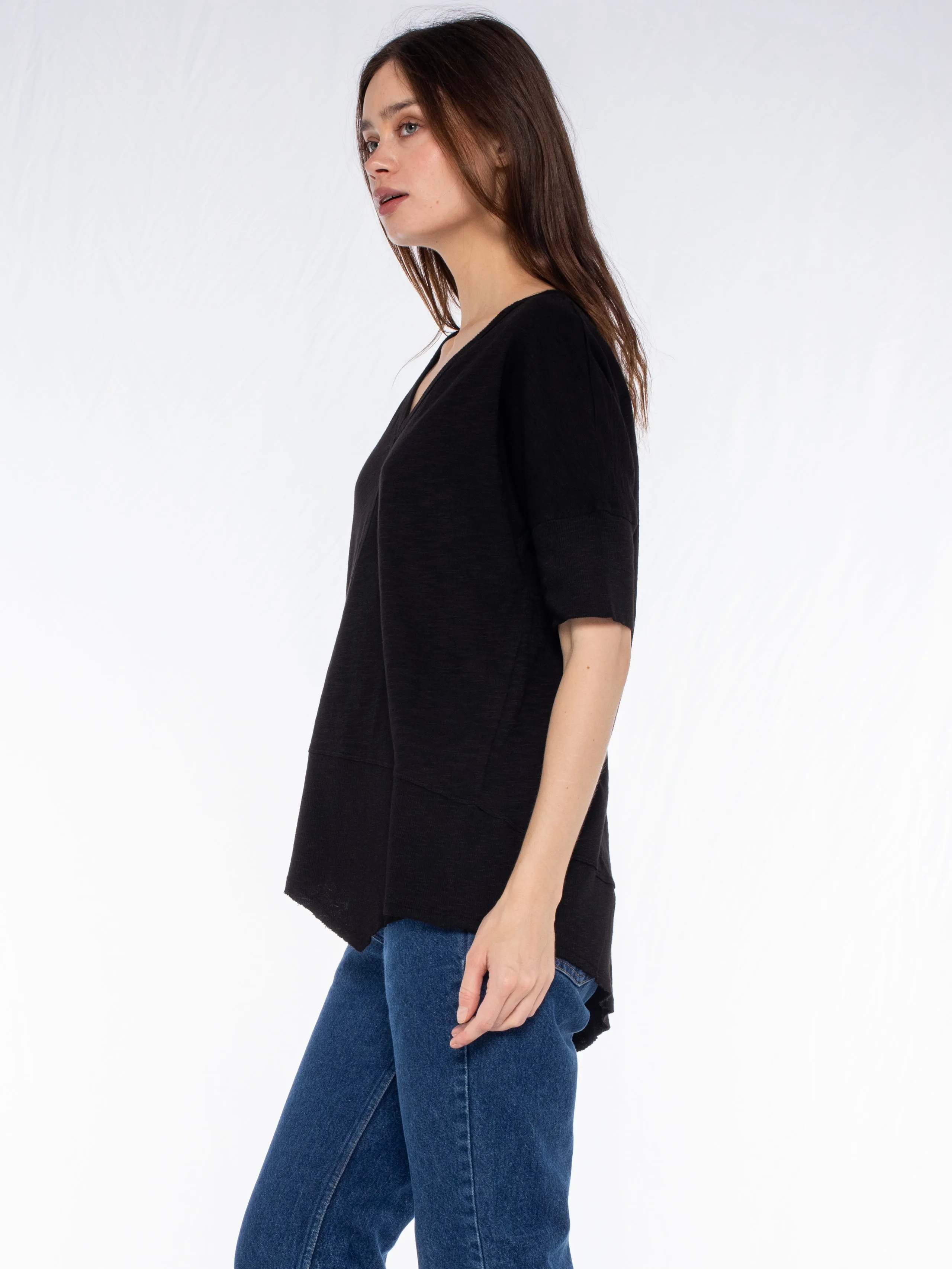 V-Neck Short Sleeve Tee w/Rib Slanted Hem