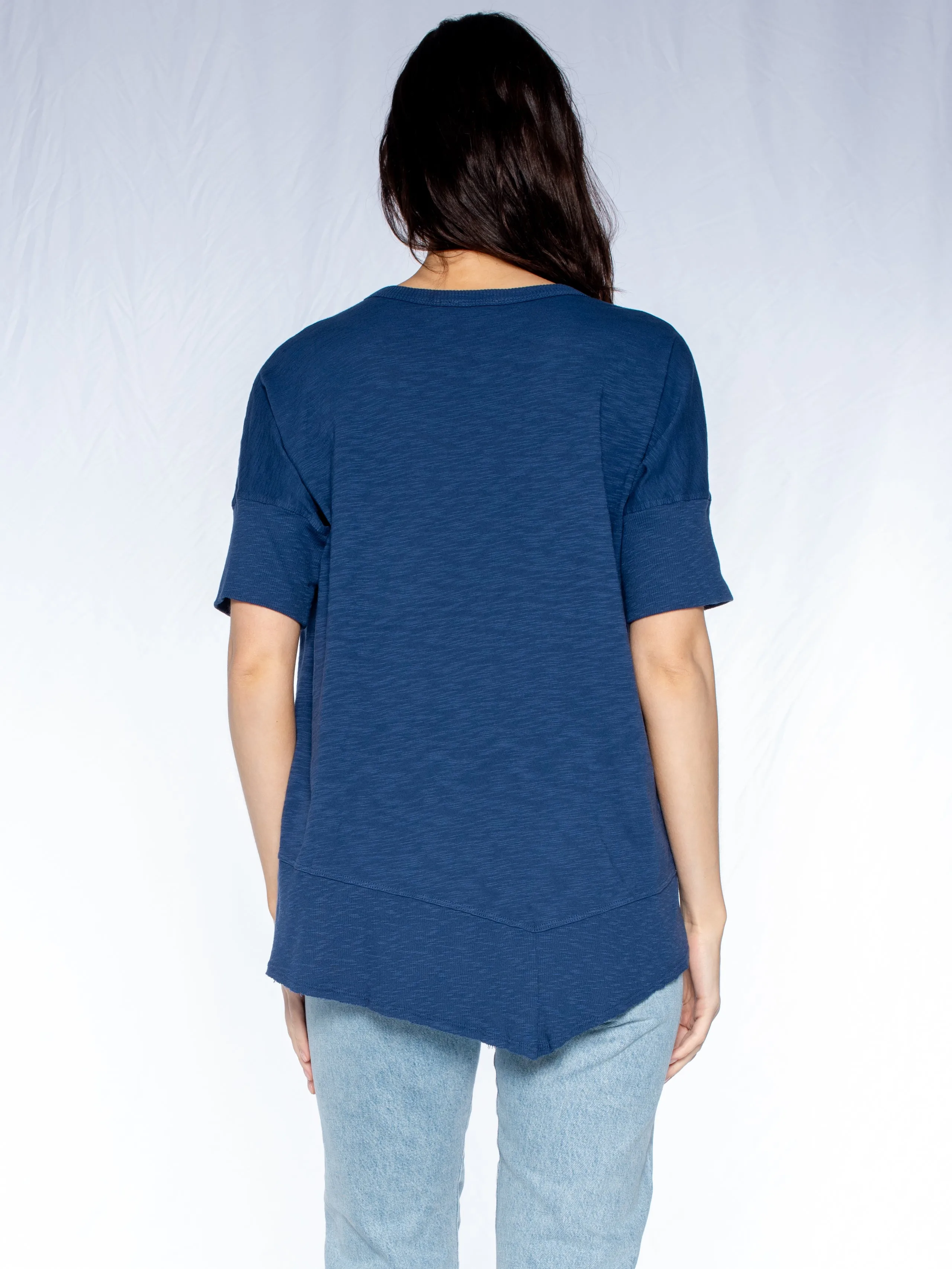 V-Neck Short Sleeve Tee w/Rib Slanted Hem