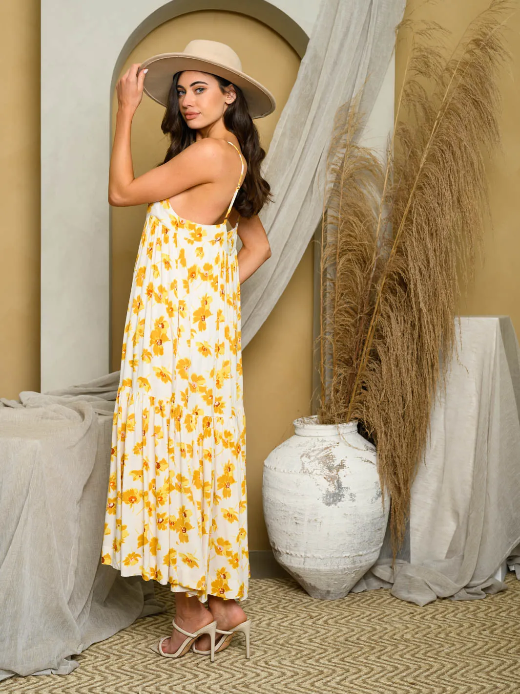WOMEN'S SLEEVELESS TIERED FLORAL MAXI DRESS