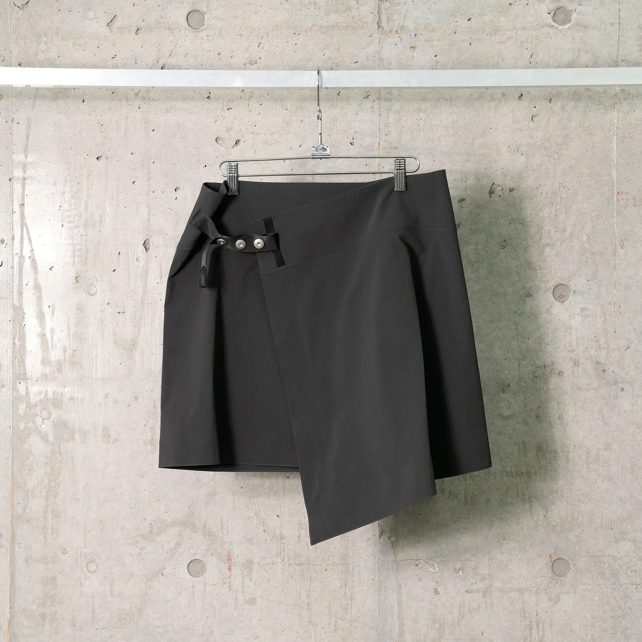 WRAPPED SKIRT / CHARCOAL